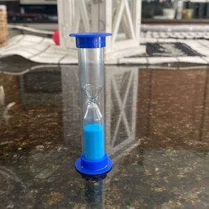 Kids can learn time with this this has 5 minutes